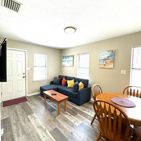 Two Fully Equipped Apartments And A Studio 5 Miles From The Beach St. Petersburg Eksteriør bilde