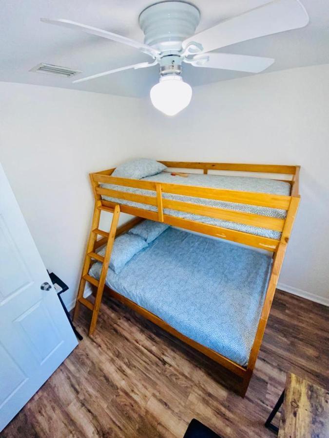 Two Fully Equipped Apartments And A Studio 5 Miles From The Beach St. Petersburg Eksteriør bilde