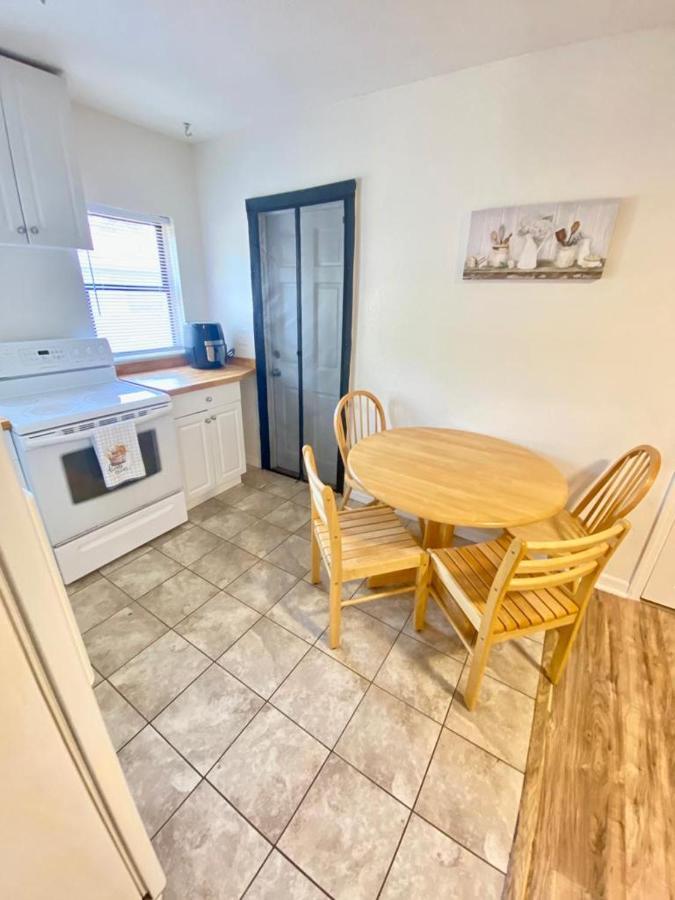 Two Fully Equipped Apartments And A Studio 5 Miles From The Beach St. Petersburg Eksteriør bilde