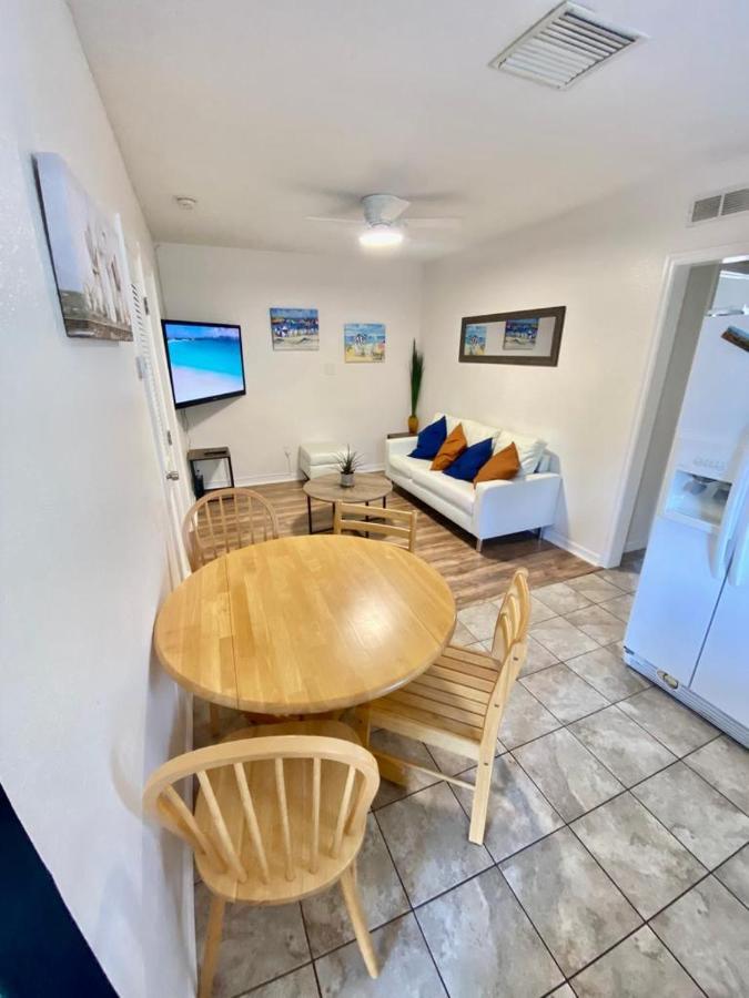 Two Fully Equipped Apartments And A Studio 5 Miles From The Beach St. Petersburg Eksteriør bilde