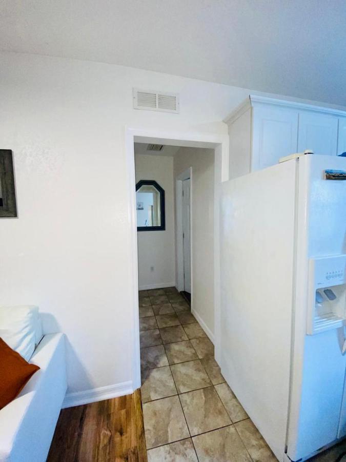 Two Fully Equipped Apartments And A Studio 5 Miles From The Beach St. Petersburg Eksteriør bilde