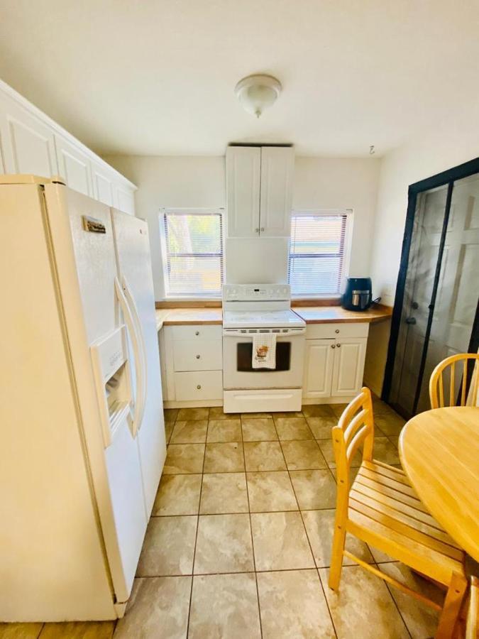 Two Fully Equipped Apartments And A Studio 5 Miles From The Beach St. Petersburg Eksteriør bilde
