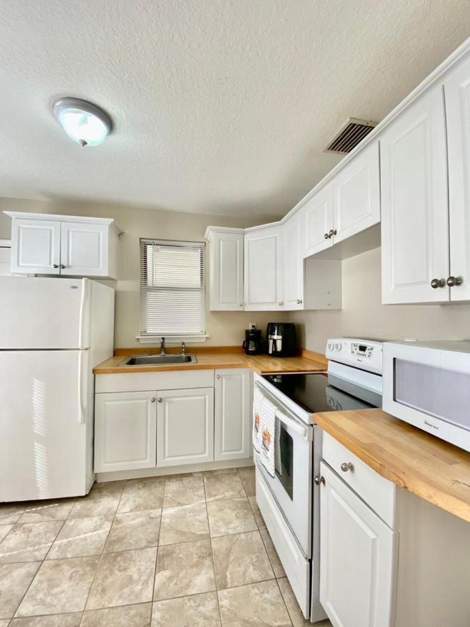Two Fully Equipped Apartments And A Studio 5 Miles From The Beach St. Petersburg Eksteriør bilde