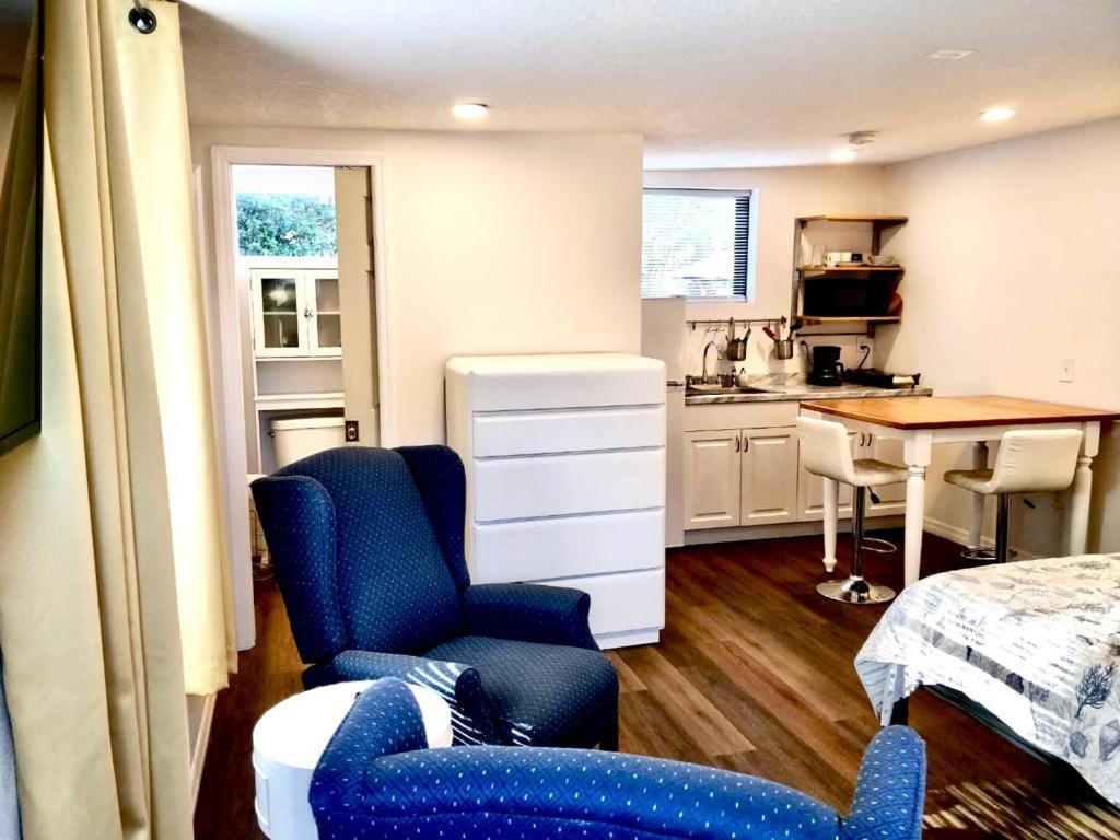 Two Fully Equipped Apartments And A Studio 5 Miles From The Beach St. Petersburg Eksteriør bilde