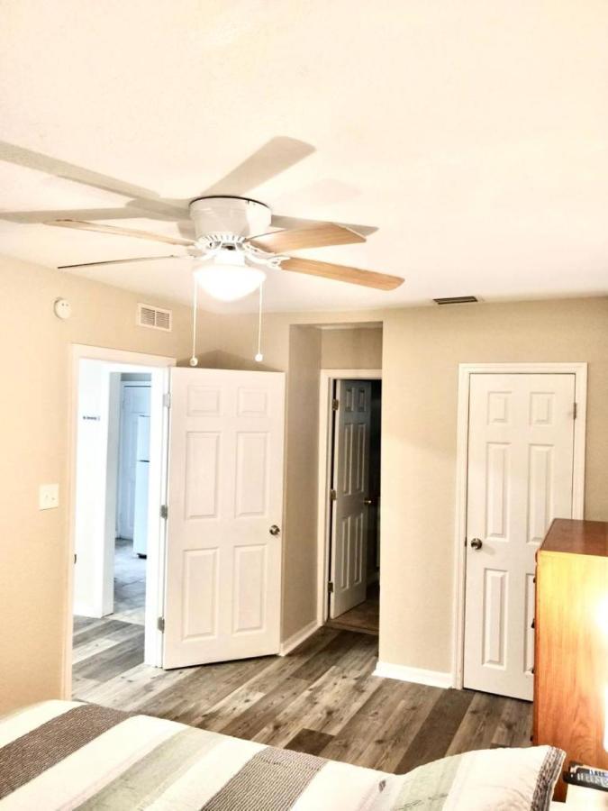 Two Fully Equipped Apartments And A Studio 5 Miles From The Beach St. Petersburg Eksteriør bilde